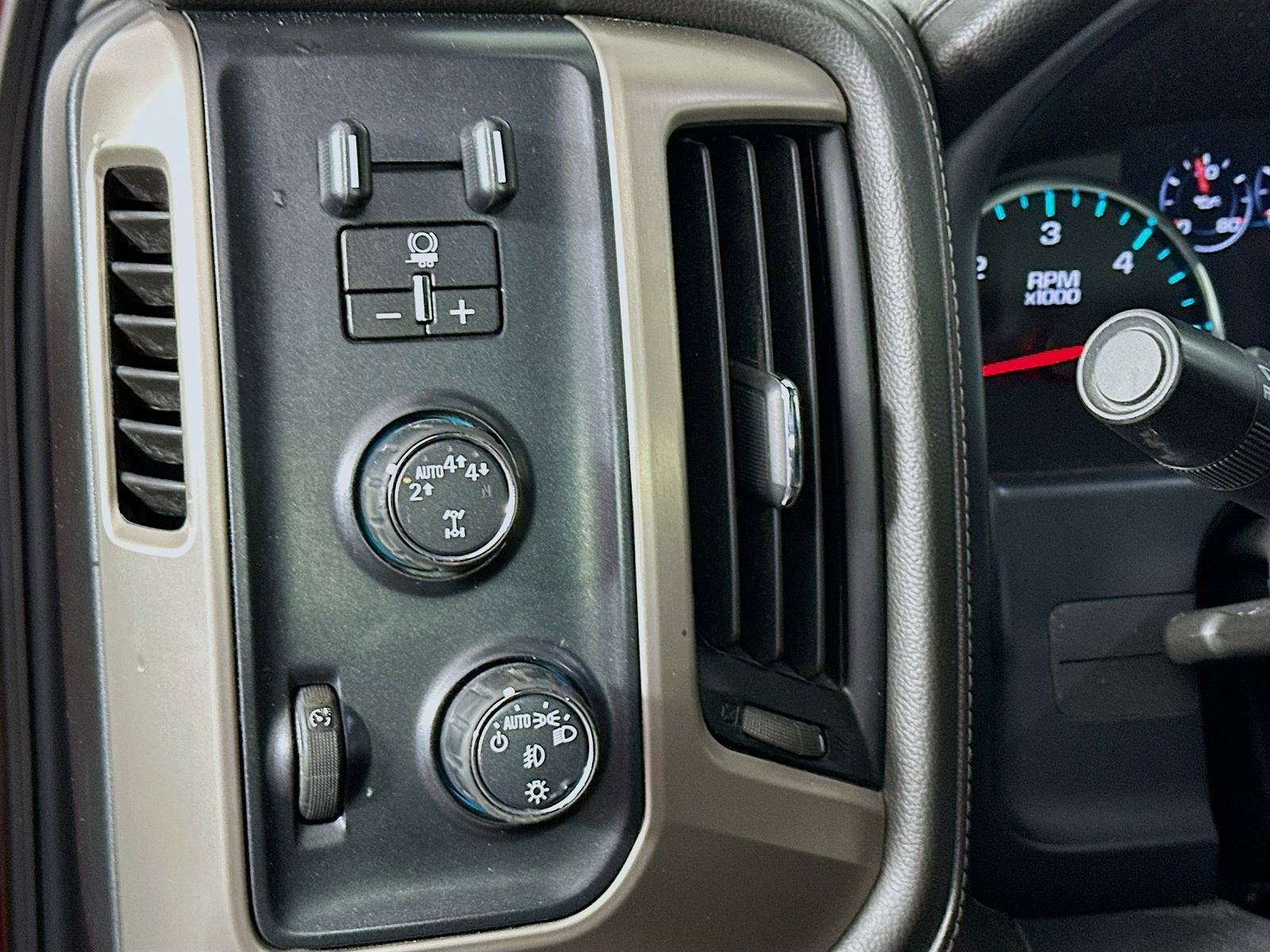 Used 2018 GMC Sierra 1500 Denali w/ Denali Ultimate Package AWD/4WD image 11