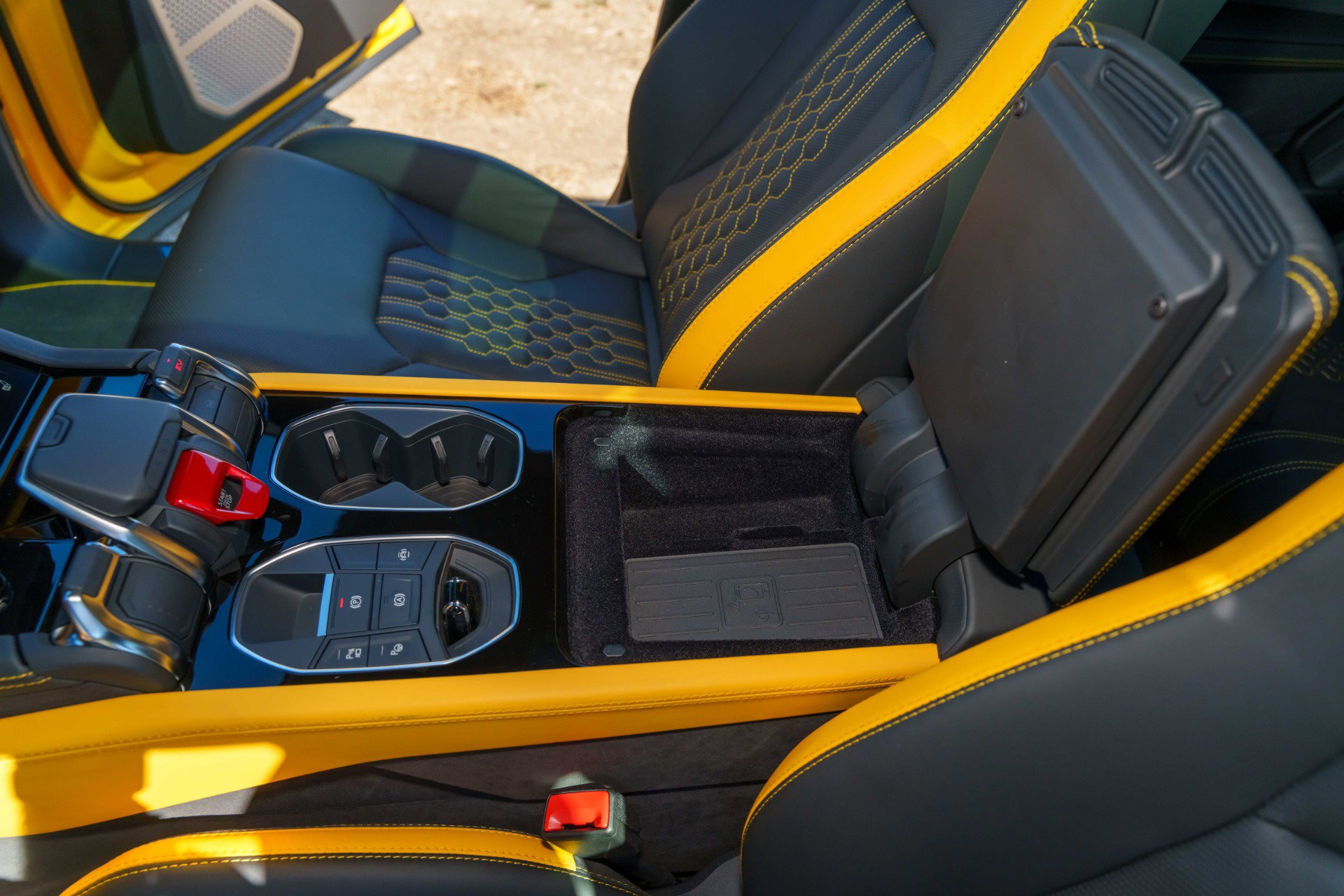 Used 2025 Lamborghini Urus SE image 33