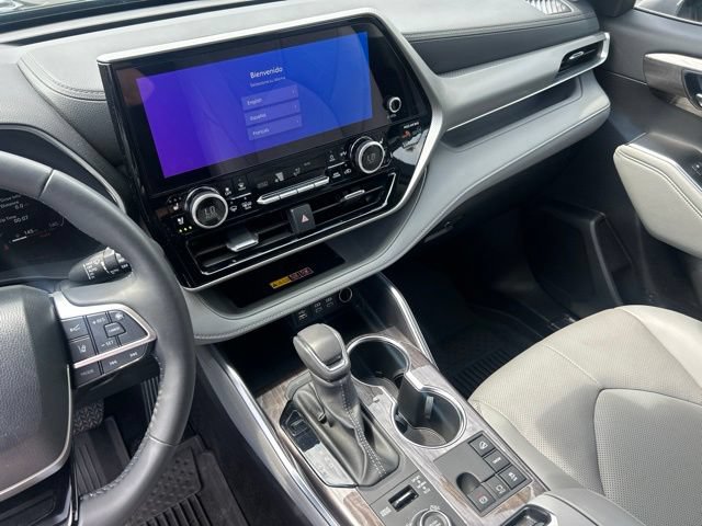 Used 2025 Toyota Highlander Platinum AWD/4WD image 31