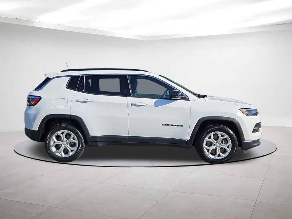 Used 2024 Jeep Compass Latitude image 8