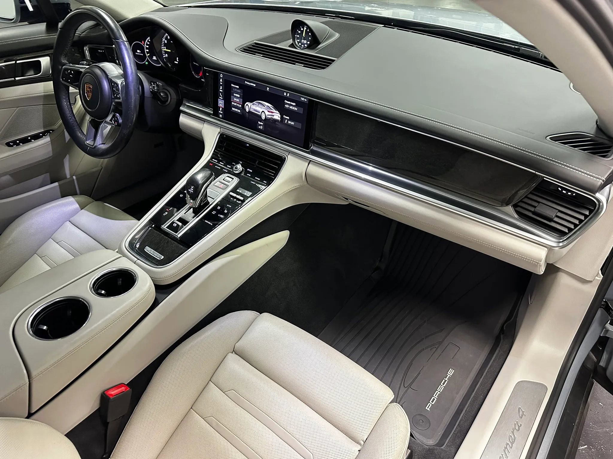 Used 2018 Porsche Panamera 4 w/ Premium Package Plus AWD/4WD image 23