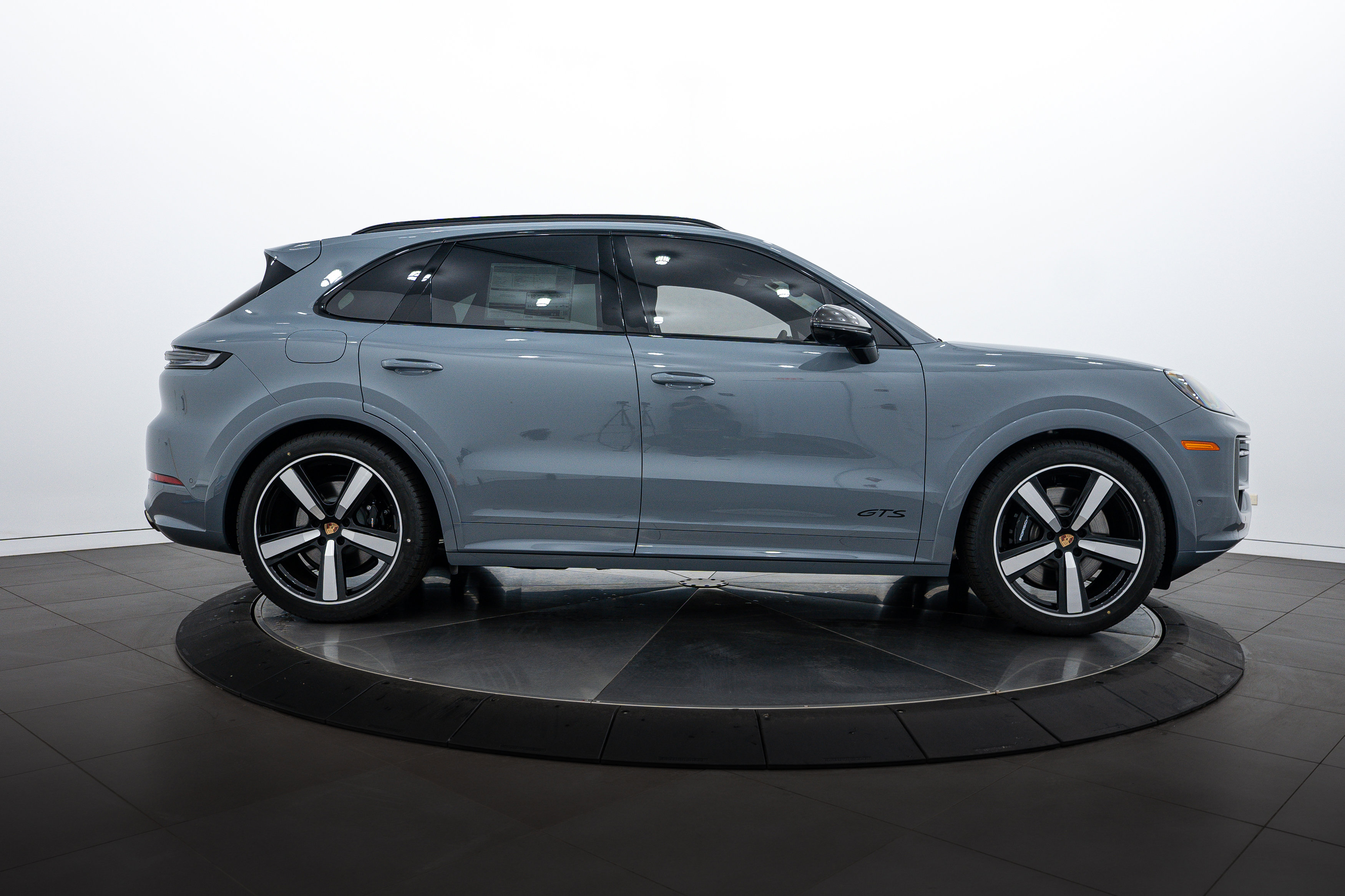 New 2025 Porsche Cayenne GTS image 8