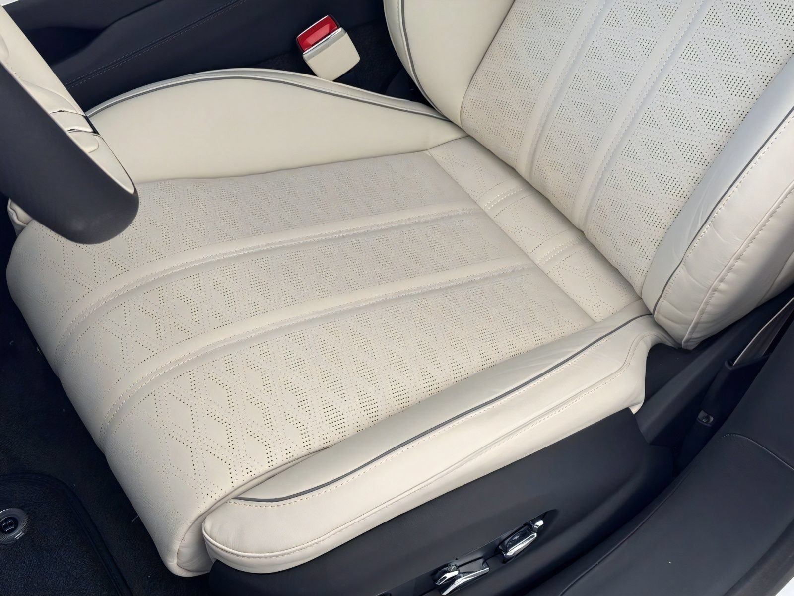 New 2026 Bentley Flying Spur Plug-In Hybrid AWD/4WD image 7