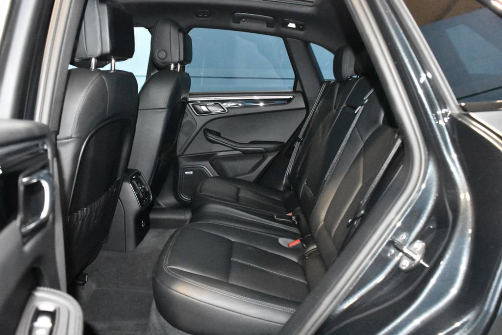 Certified 2025 Porsche Macan image 22