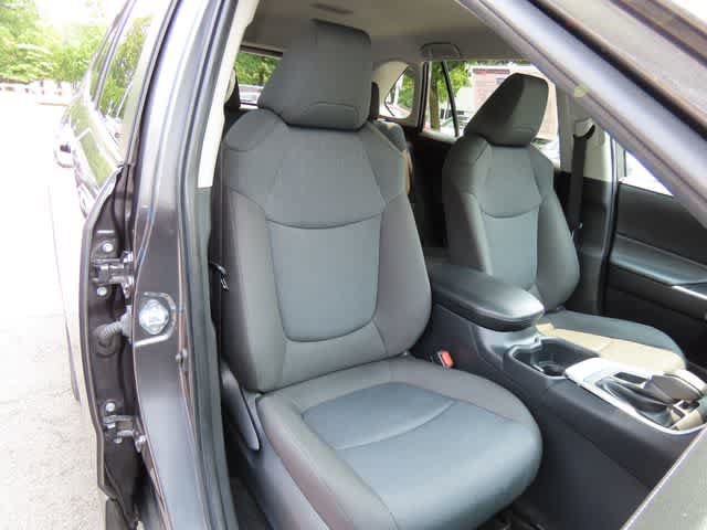 Used 2025 Toyota RAV4 XLE AWD/4WD image 16