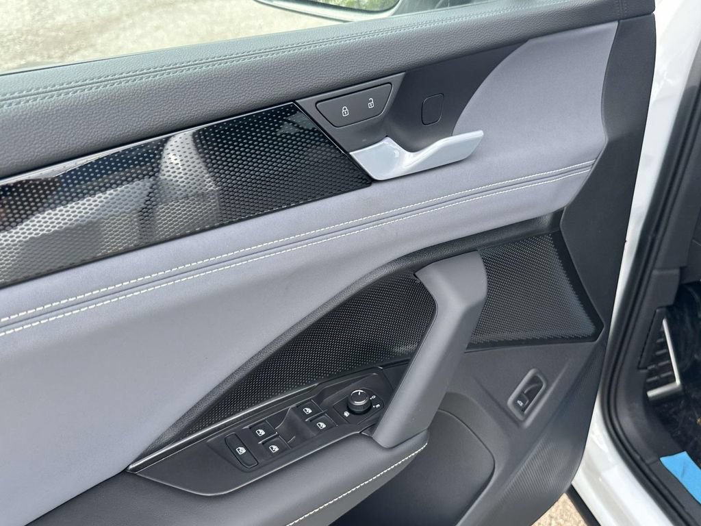 New 2026 Volkswagen Tiguan SE R-Line AWD/4WD image 13
