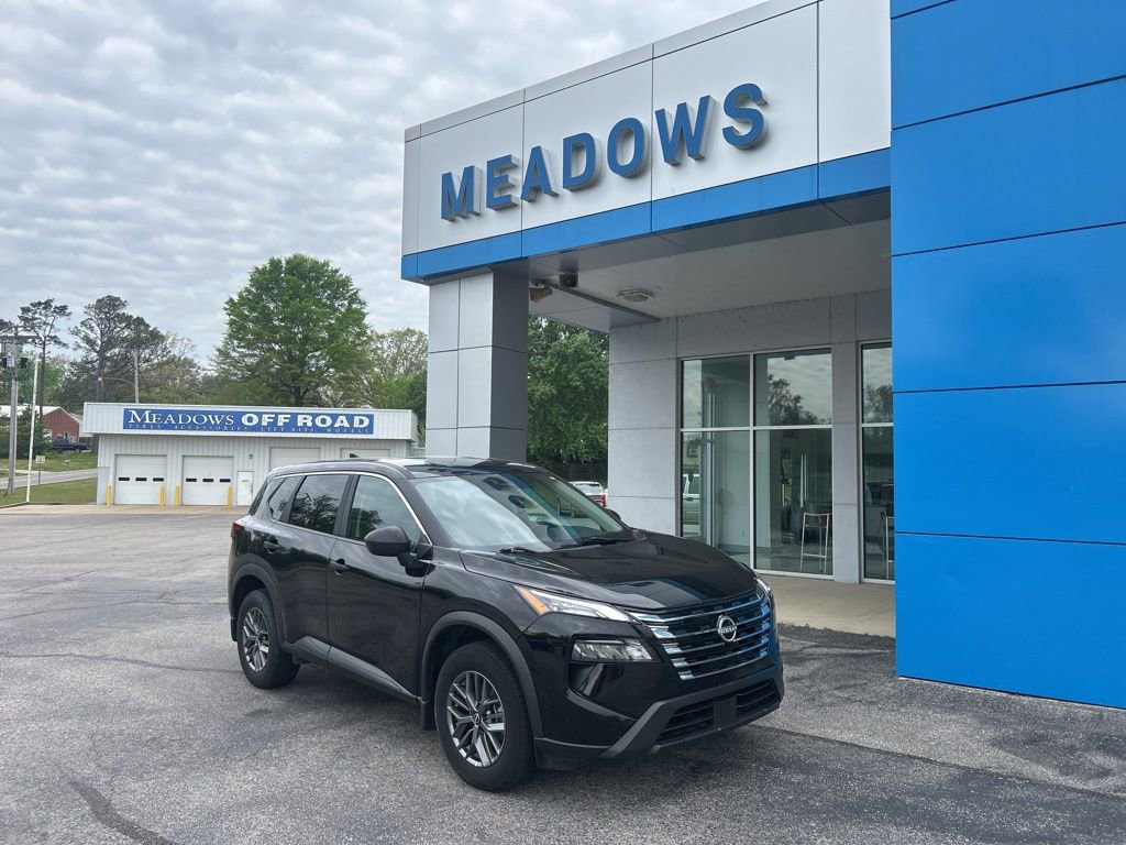 Used 2024 Nissan Rogue S image 1