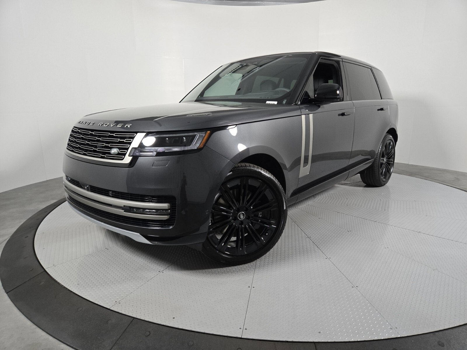 New 2025 Land Rover Range Rover Long Wheelbase SE image 1