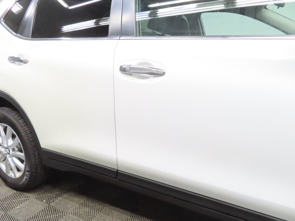 Used 2017 Nissan Rogue SV AWD/4WD image 23