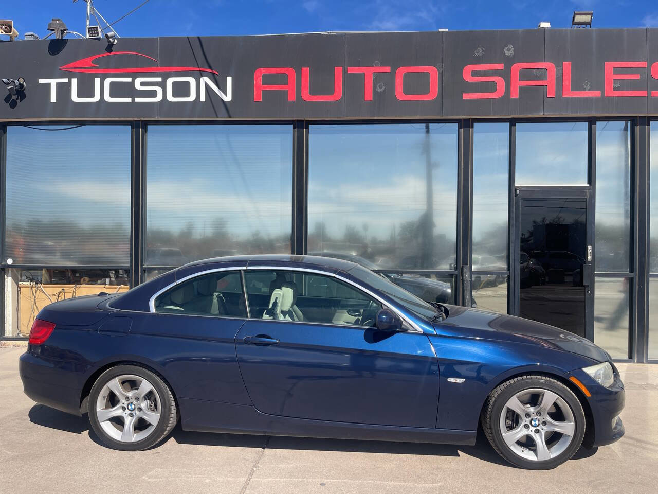 Used 2013 BMW 335i Convertible RWD image 11