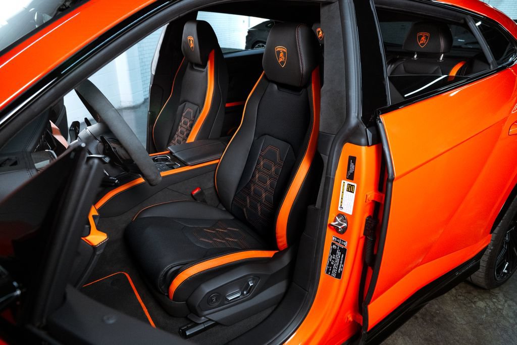 Used 2025 Lamborghini Urus SE AWD/4WD image 14