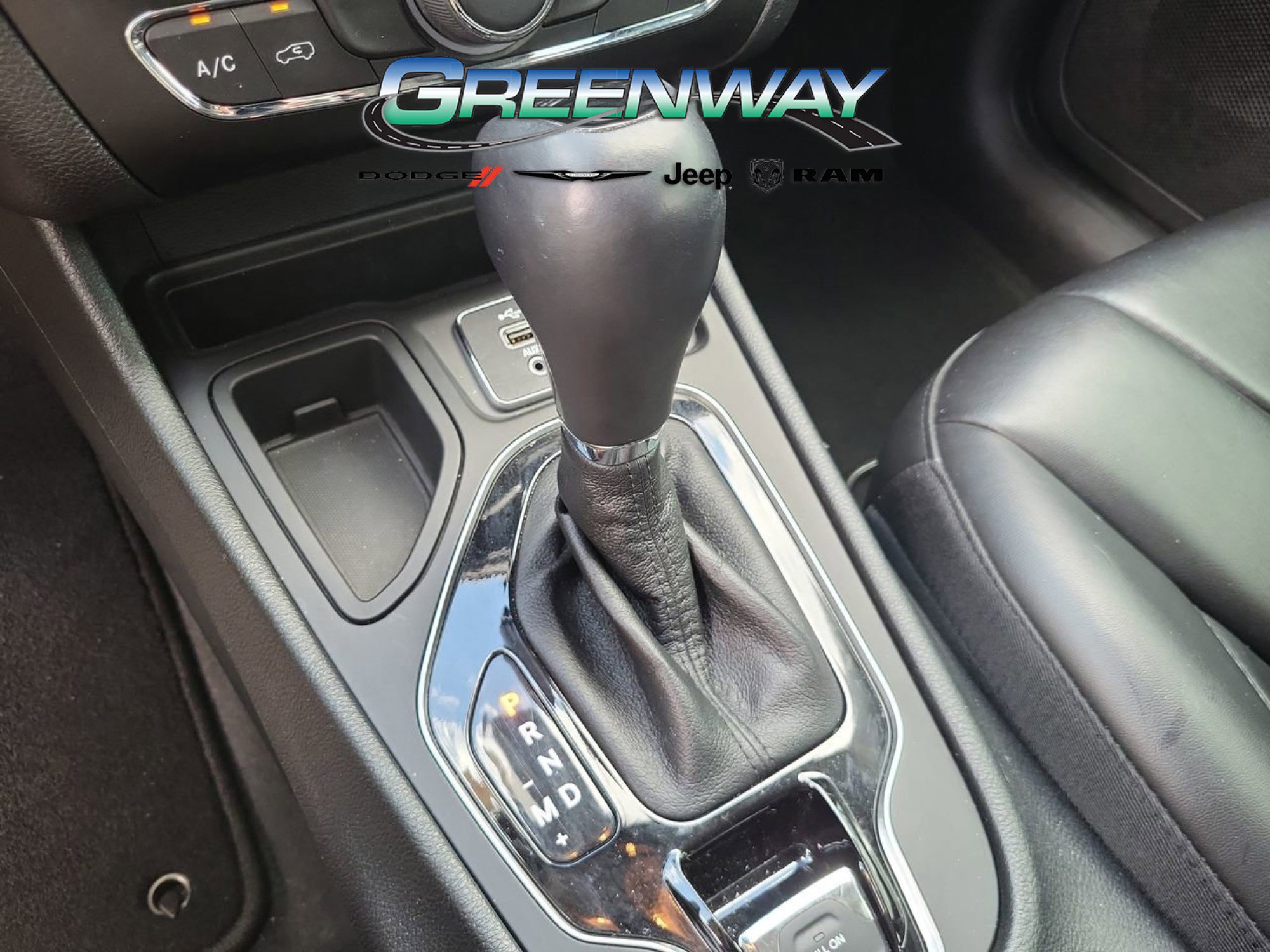 Used 2021 Jeep Cherokee Latitude Plus FWD image 12