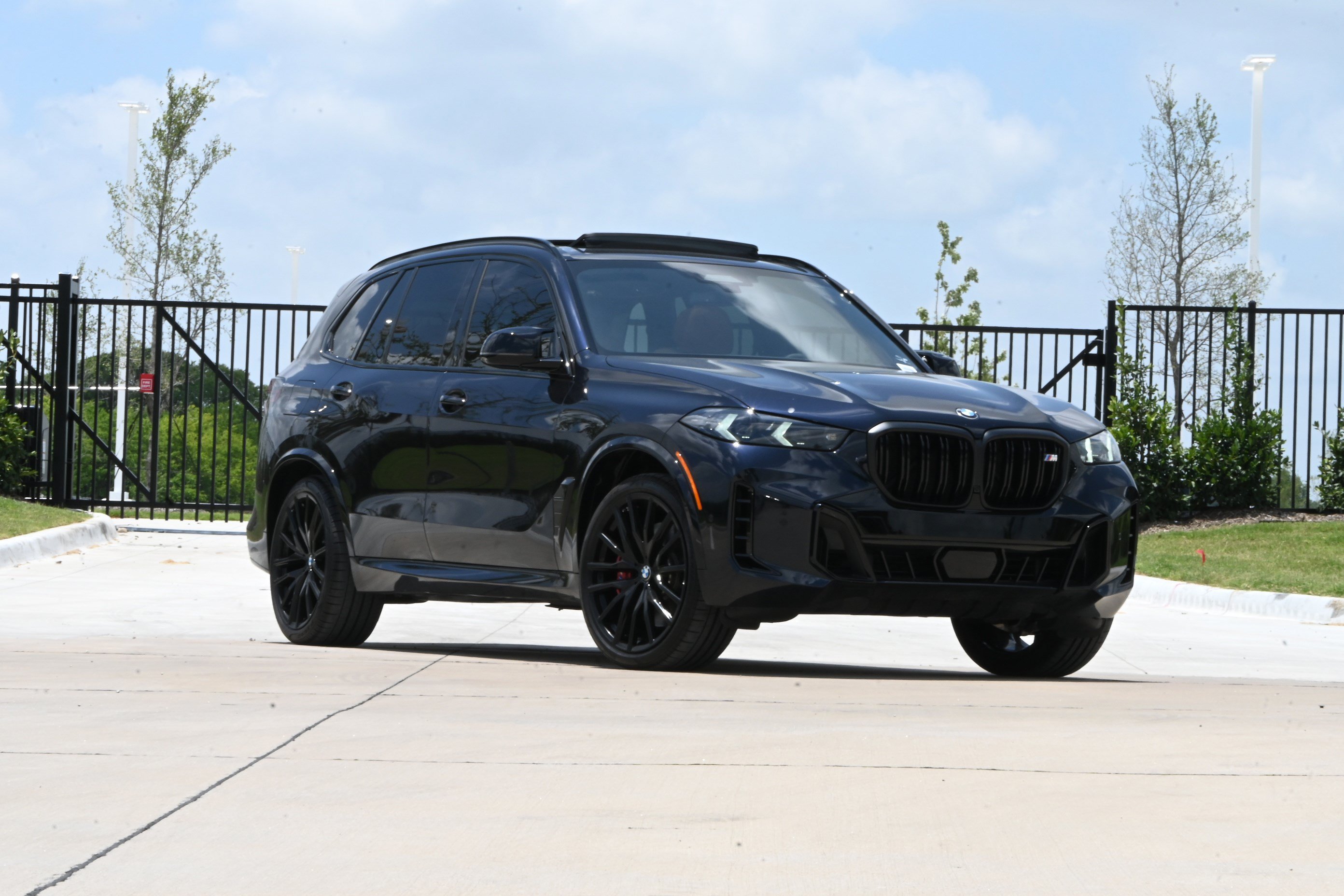 Certified 2025 BMW X5 M60i AWD/4WD image 2