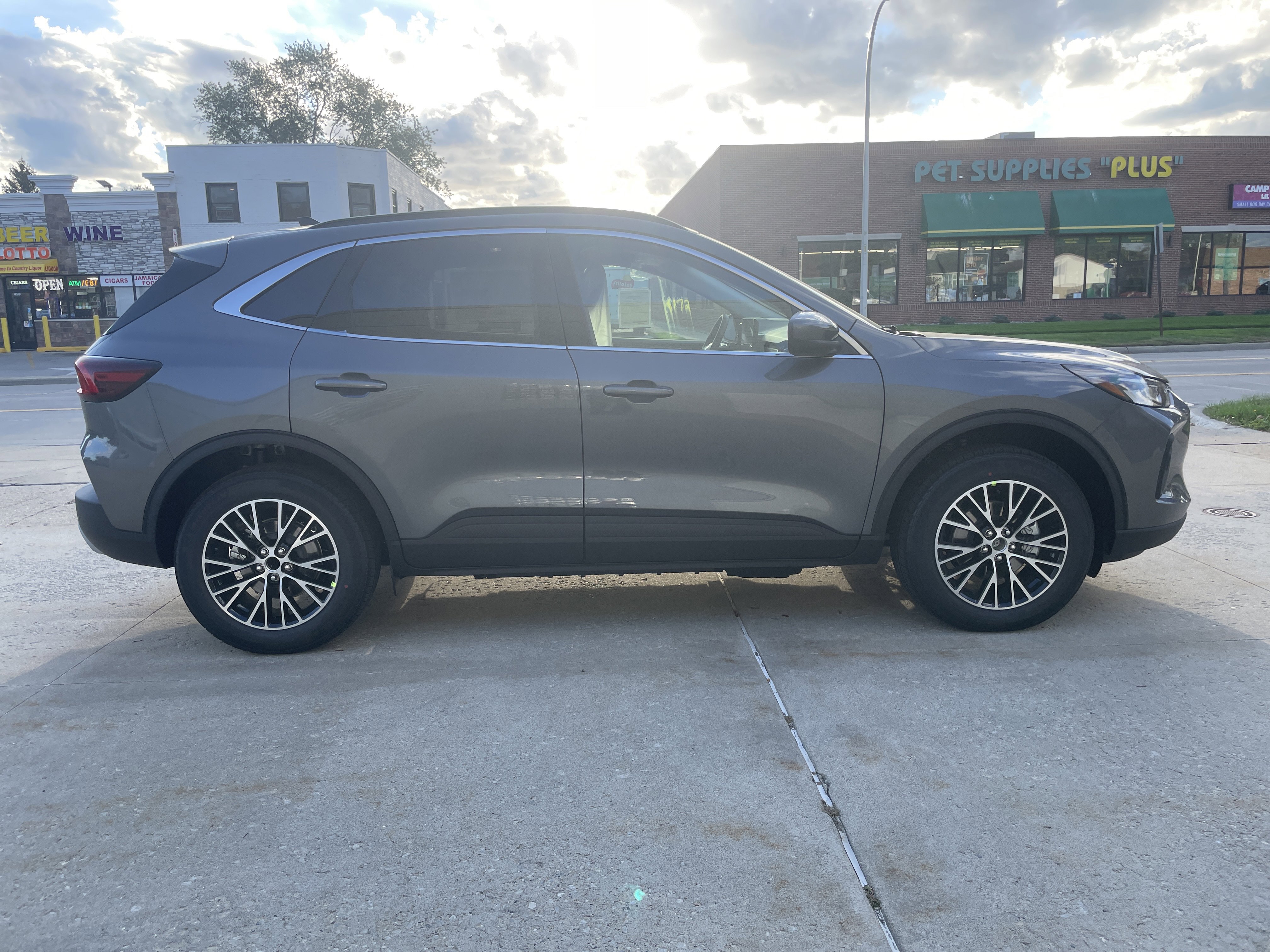 New 2026 Ford Escape SE image 3