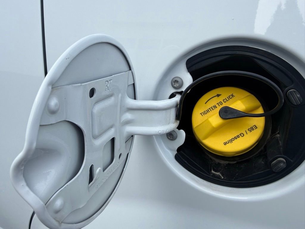 Used 2018 Dodge Grand Caravan SE w/ UConnect Hands-Free Group image 17