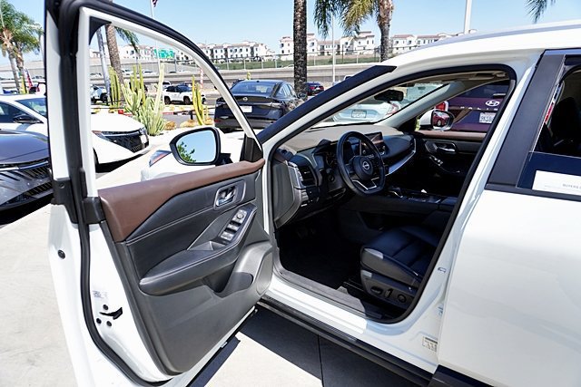 Used 2023 Nissan Rogue SV w/ SV Premium B Package FWD image 51