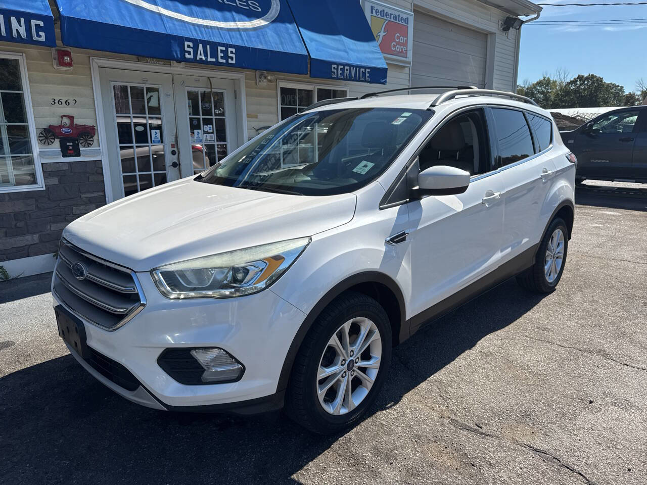 Used 2017 Ford Escape SE w/ SE Leather Comfort Package image 2