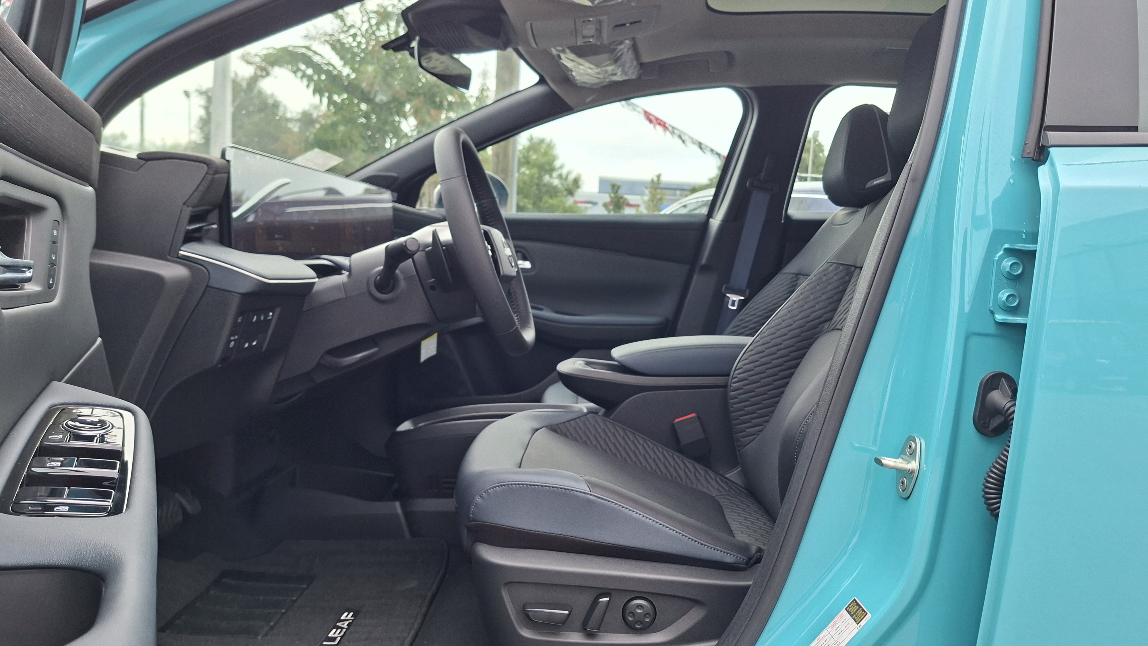 New 2026 Nissan Leaf Platinum+ w/ Cargo Package (Platinum+) FWD image 6