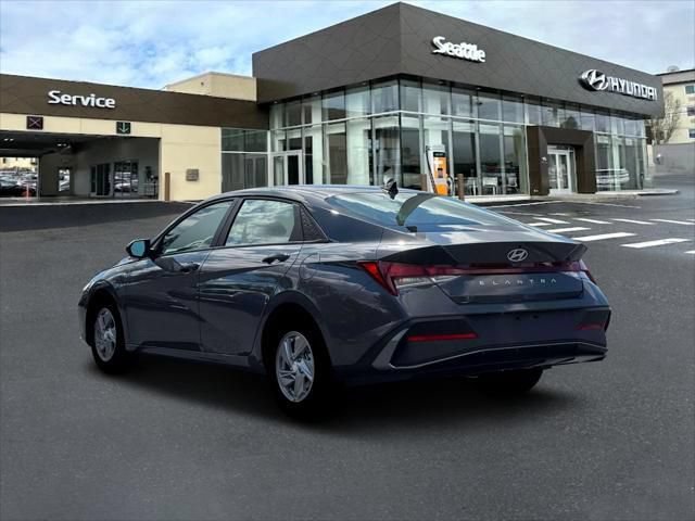 New 2026 Hyundai Elantra SE FWD image 5