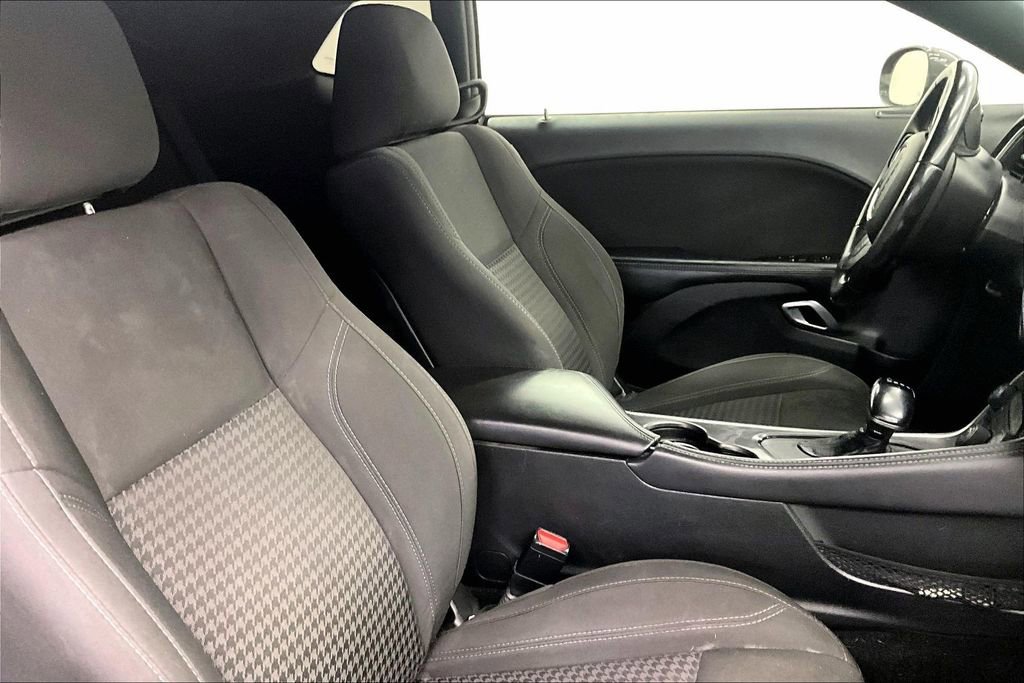 Used 2019 Dodge Challenger SXT RWD image 6