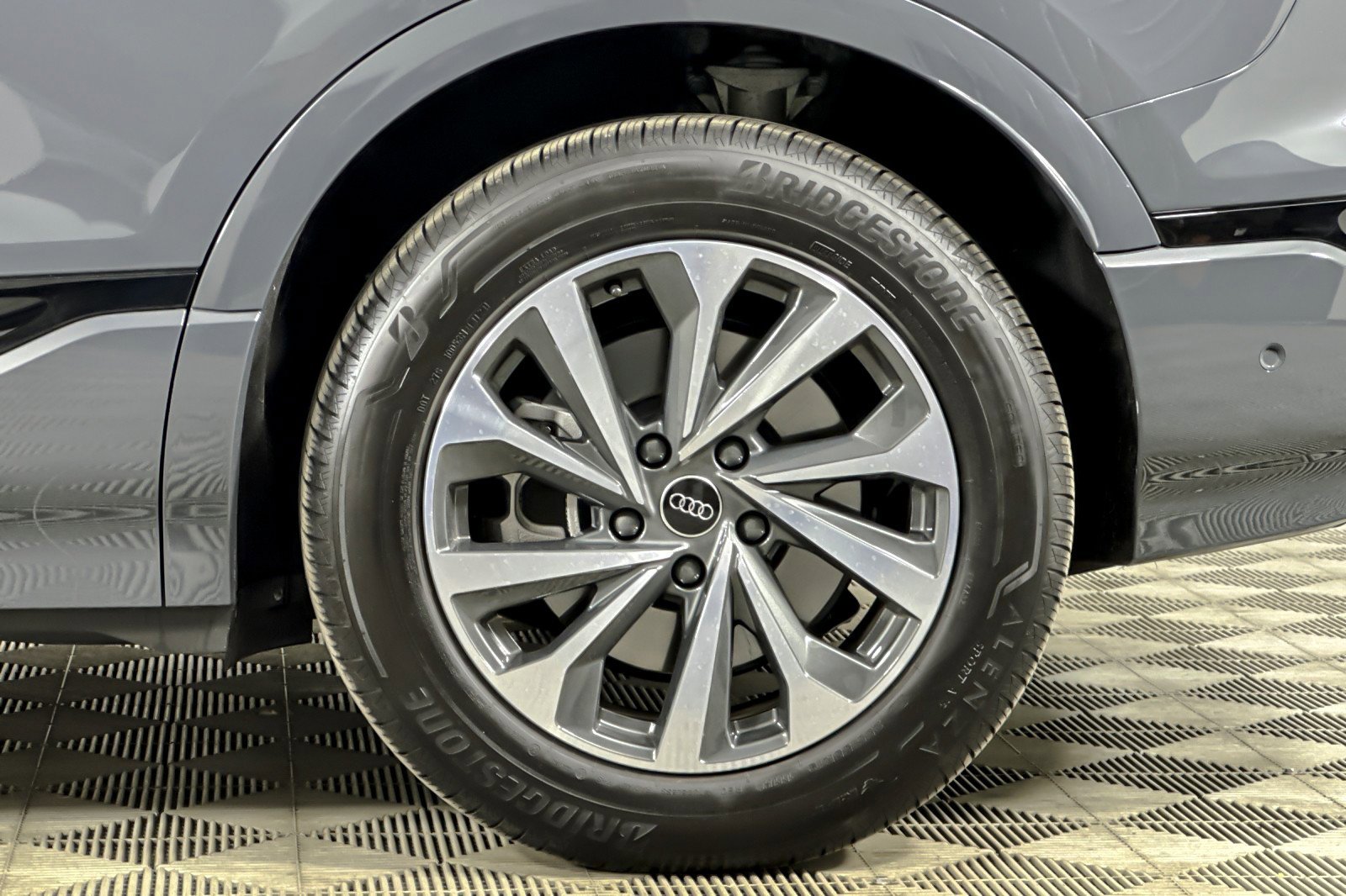 Used 2025 Audi Q6 e-tron Premium w/ Convenience Package image 25