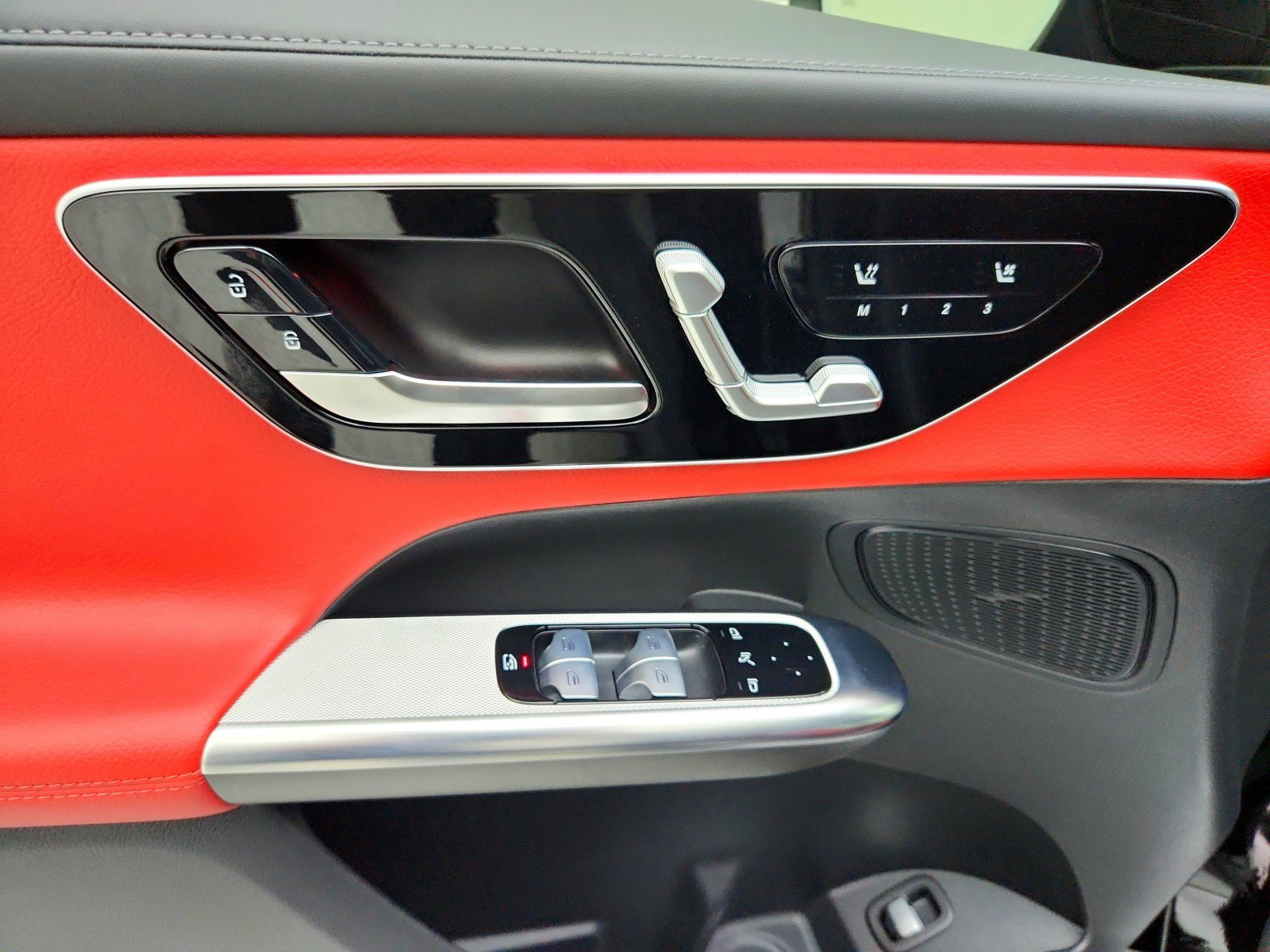 Certified 2025 Mercedes-Benz GLC 43 AMG 4MATIC image 29