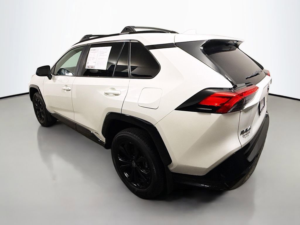 Used 2022 Toyota RAV4 SE image 5