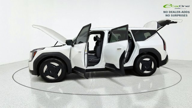 Used 2024 Kia EV9 Light Long Range RWD image 16