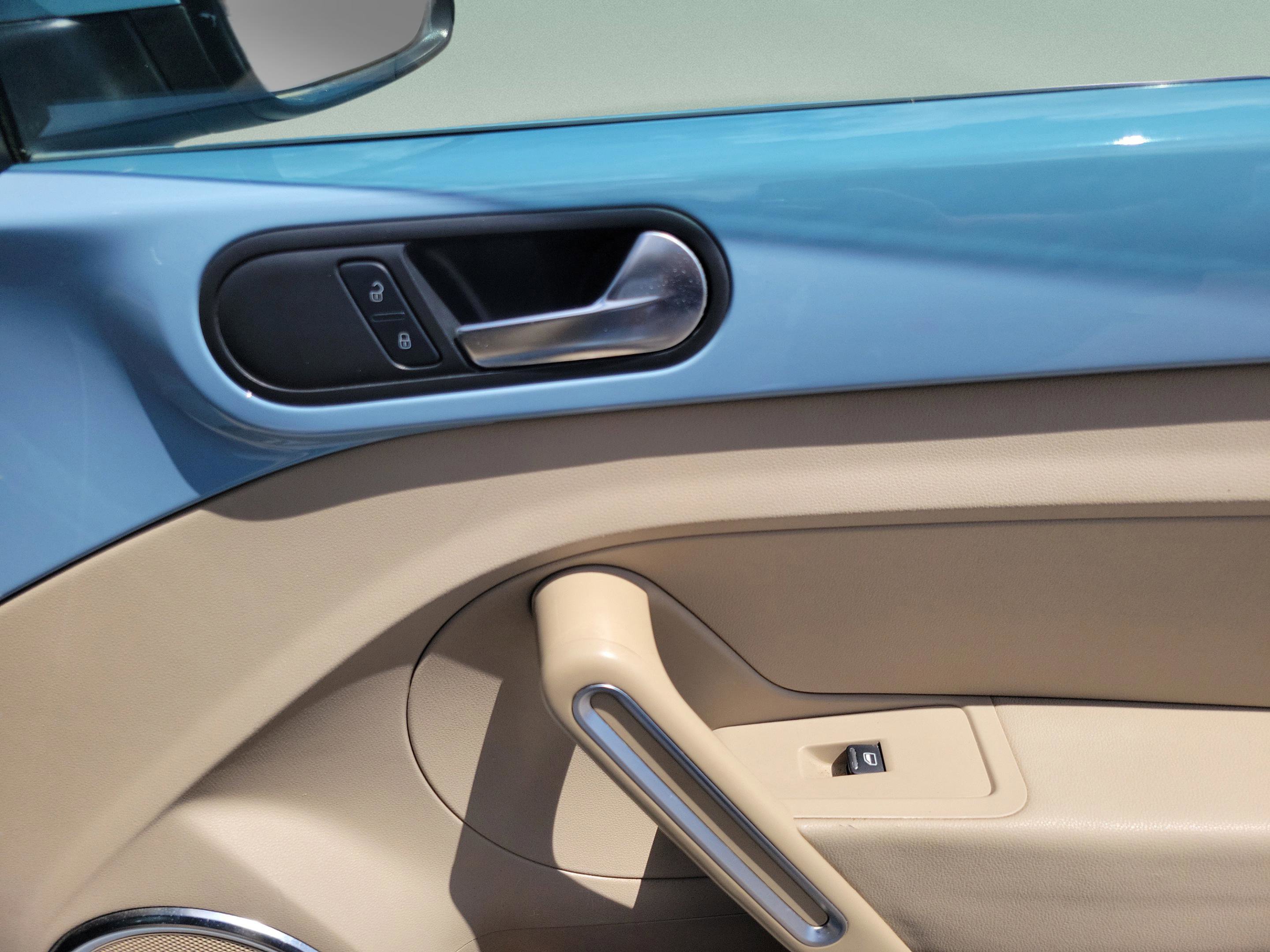 Used 2014 Volkswagen Beetle 2.5 FWD image 26