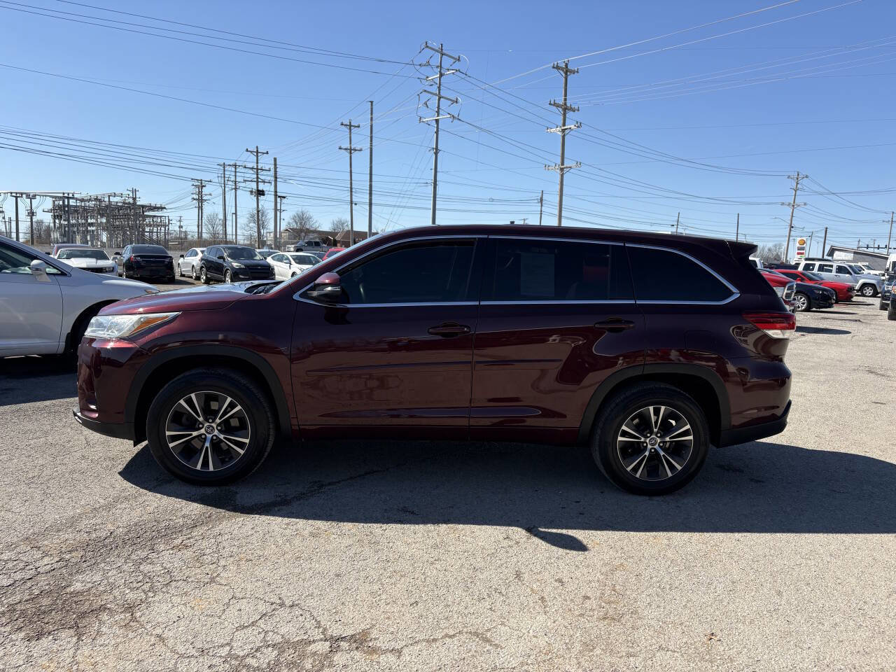 Used 2018 Toyota Highlander LE image 5