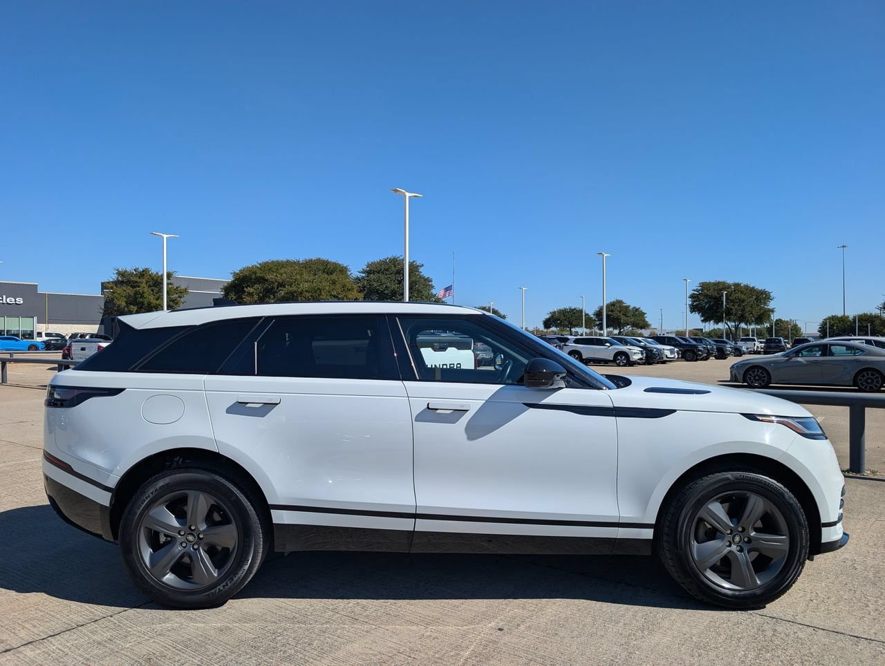 Used 2025 Land Rover Range Rover Velar Dynamic SE AWD/4WD image 3