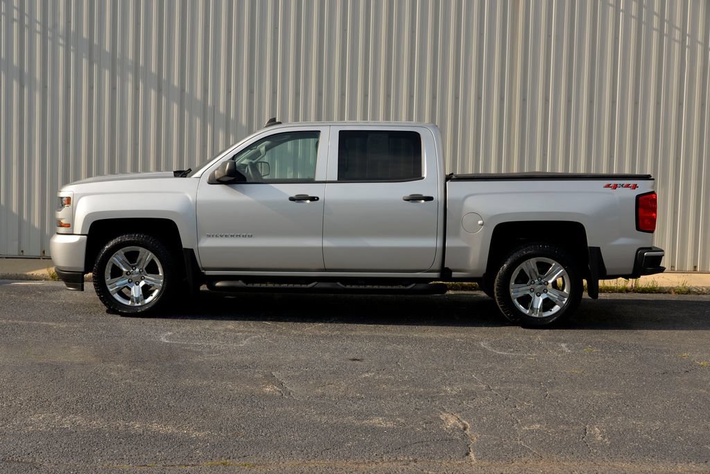 Used 2018 Chevrolet Silverado 1500 Custom w/ Custom Convenience Package AWD/4WD image 5