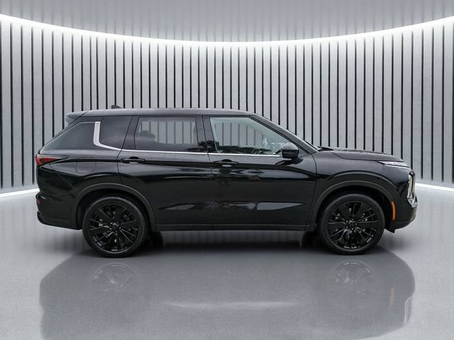 New 2026 Mitsubishi Outlander LE FWD image 3