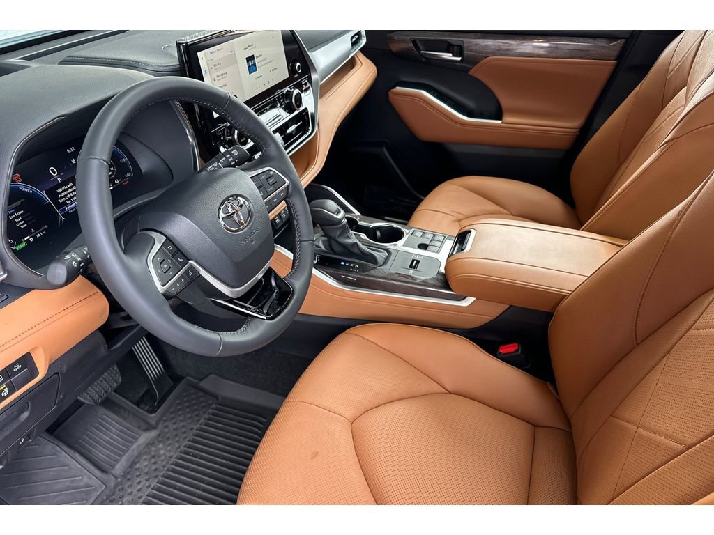 New 2026 Toyota Highlander Platinum image 10