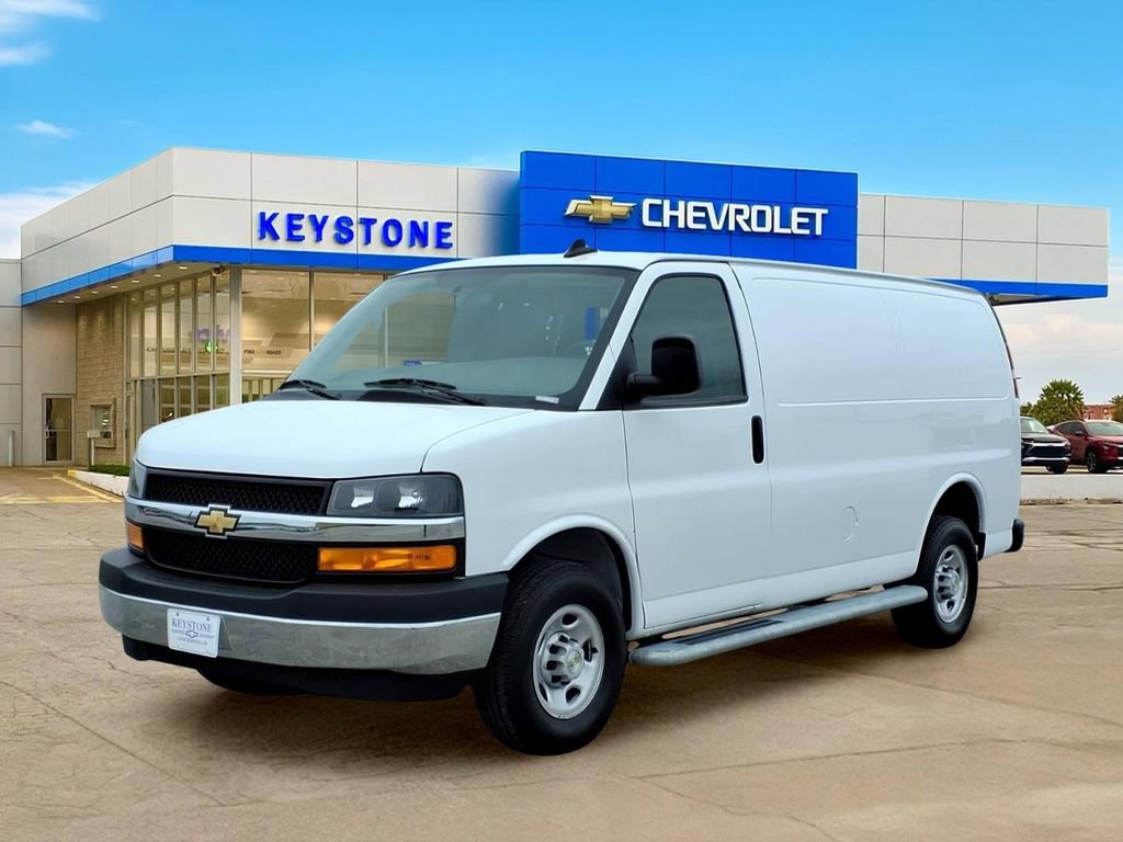 Used 2024 Chevrolet Express 2500 w/ Driver Convenience Package RWD image 3