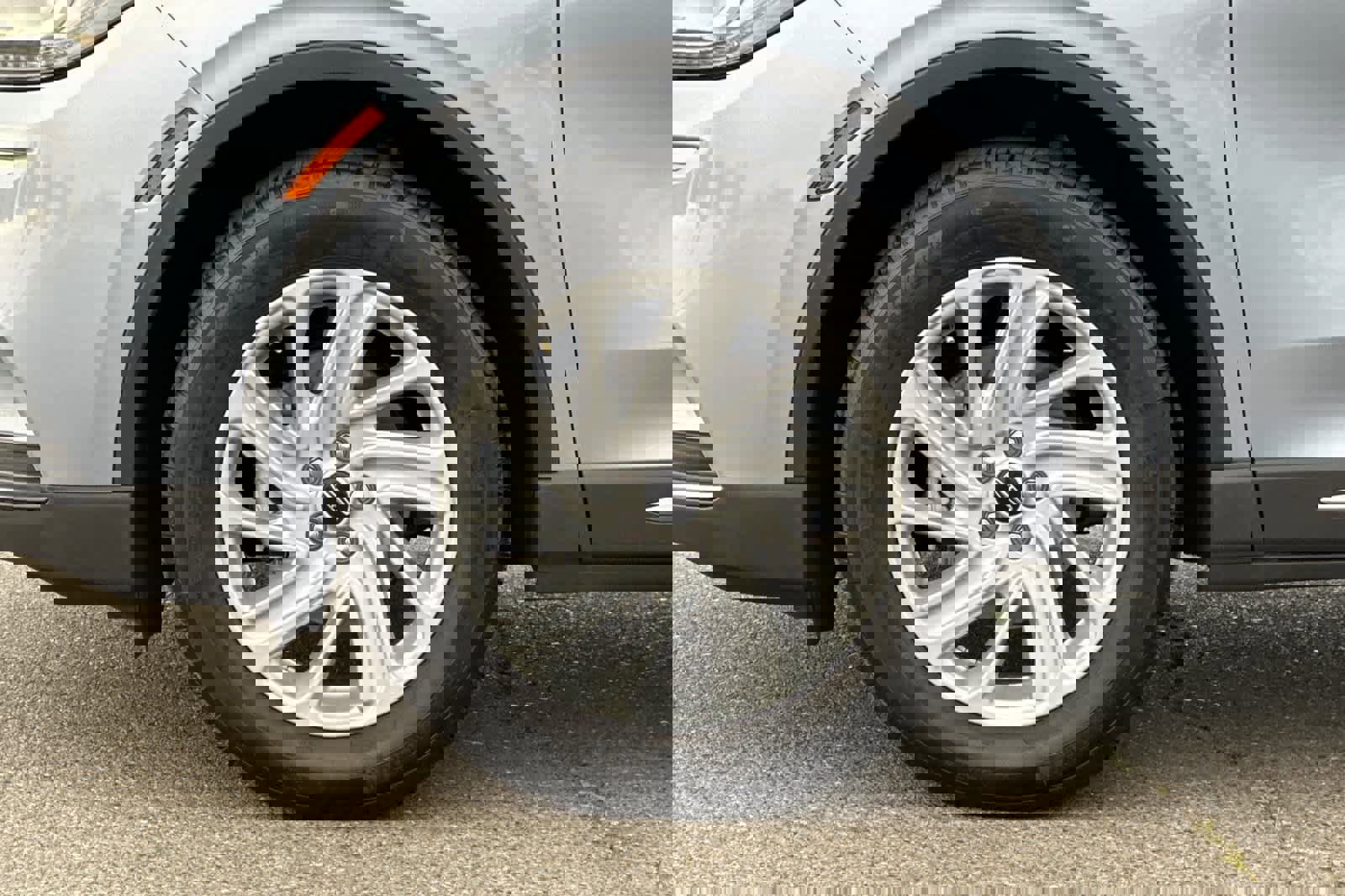 Used 2022 Lincoln Corsair FWD w/ Rear Removable Package Tray image 31