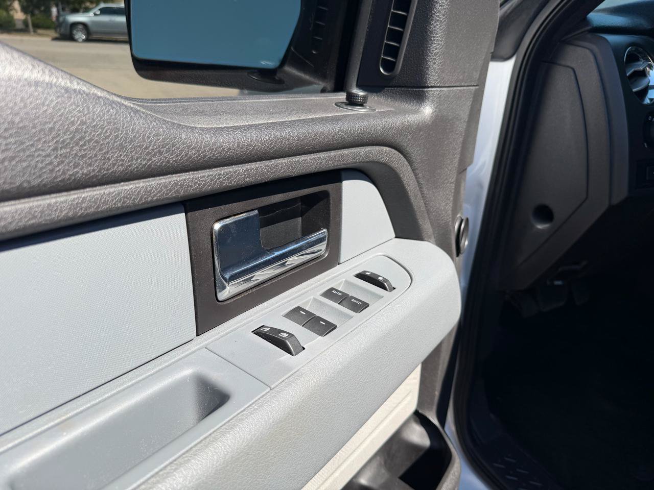 Used 2014 Ford F150 XLT w/ Equipment Group 302A Luxury AWD/4WD image 9