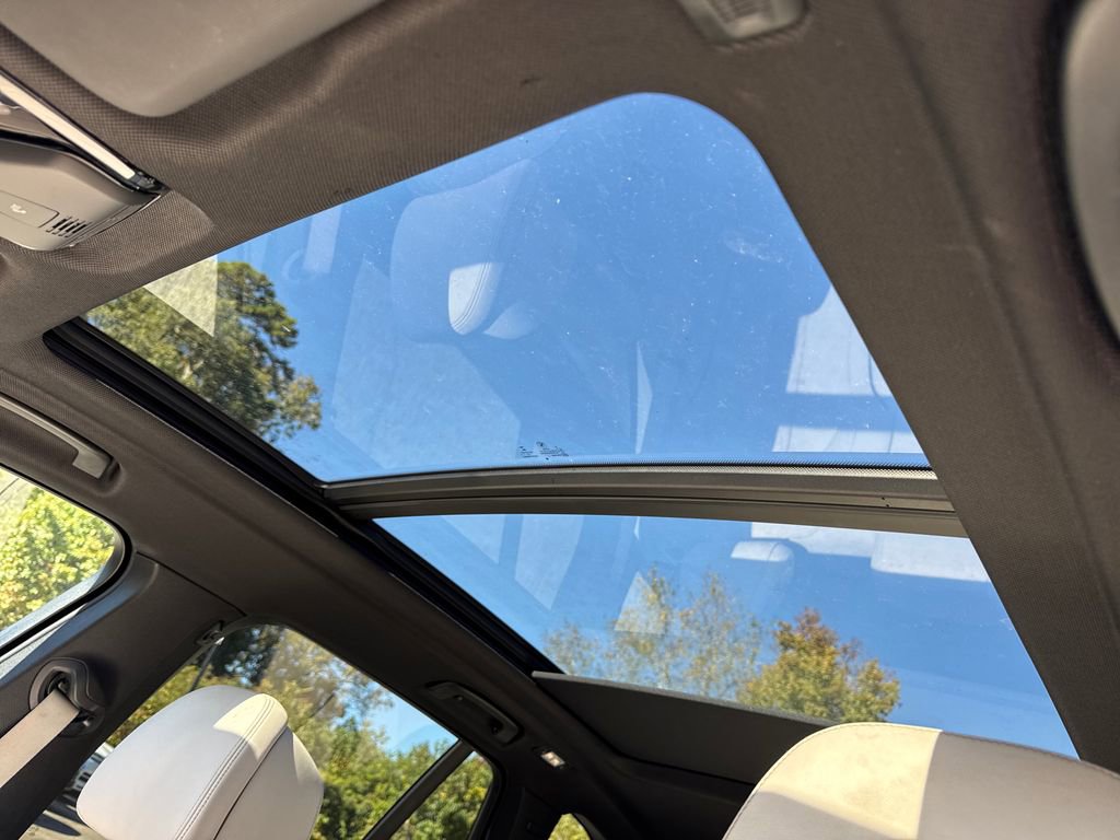 Used 2022 BMW X5 sDrive40i w/ M Sport Package RWD image 32