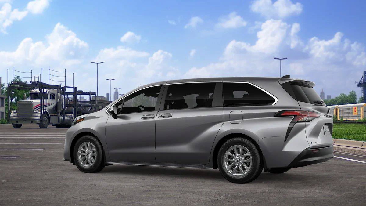 New 2026 Toyota Sienna LE AWD/4WD image 7