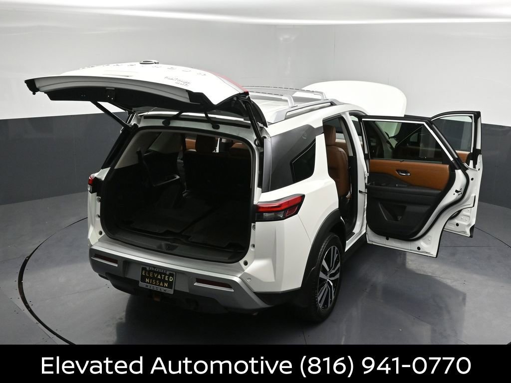 Certified 2023 Nissan Pathfinder Platinum w/ Cargo Package AWD/4WD image 36