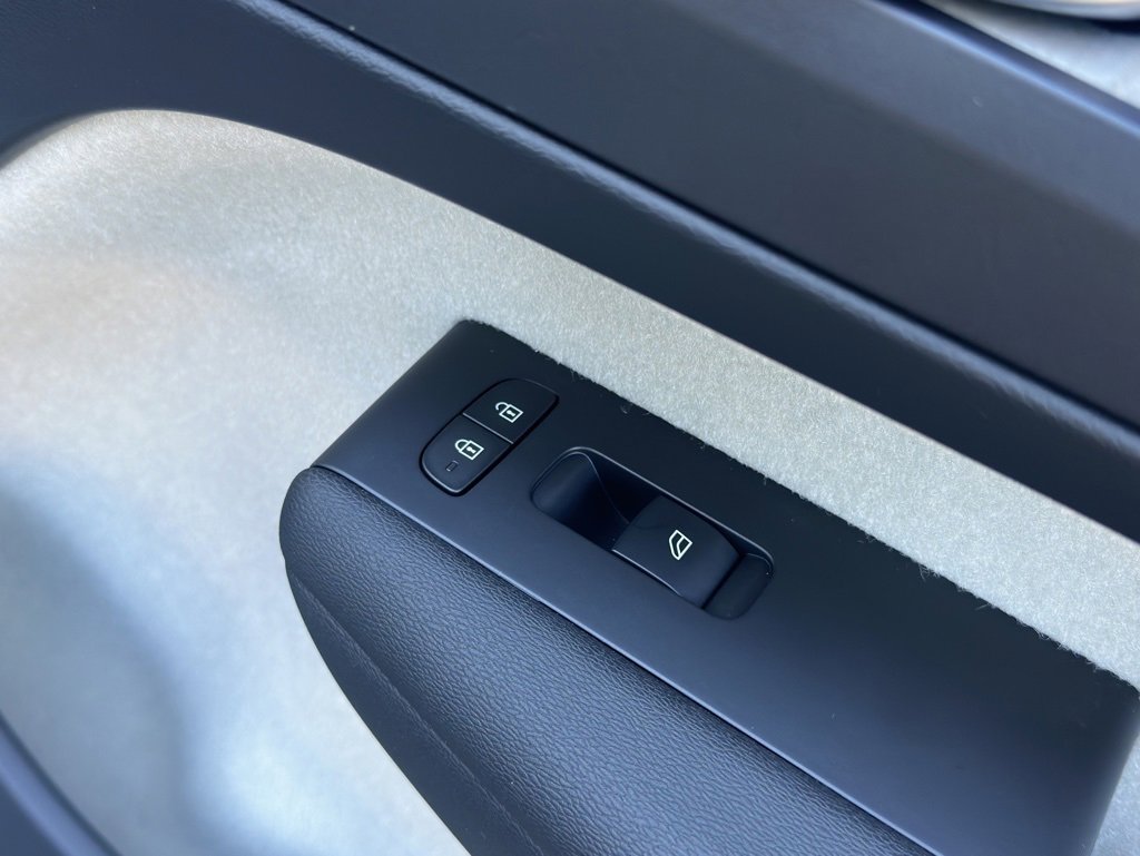 Used 2020 Volvo XC40 T4 Inscription image 39