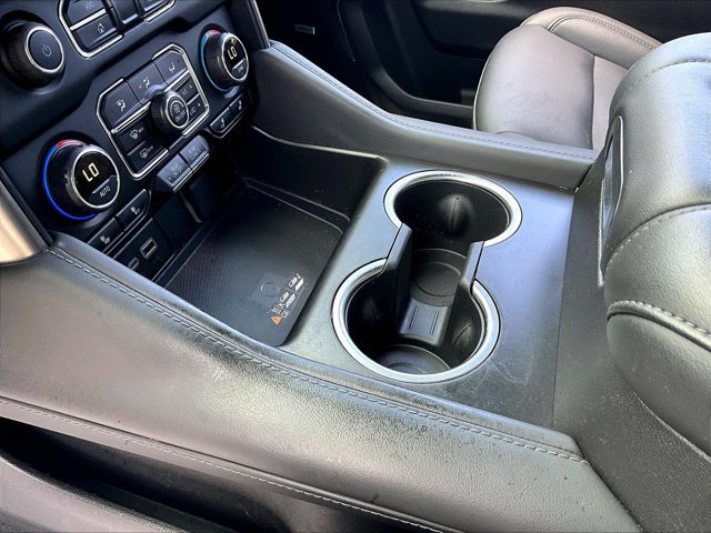 Used 2024 Chevrolet Suburban LT RWD image 14