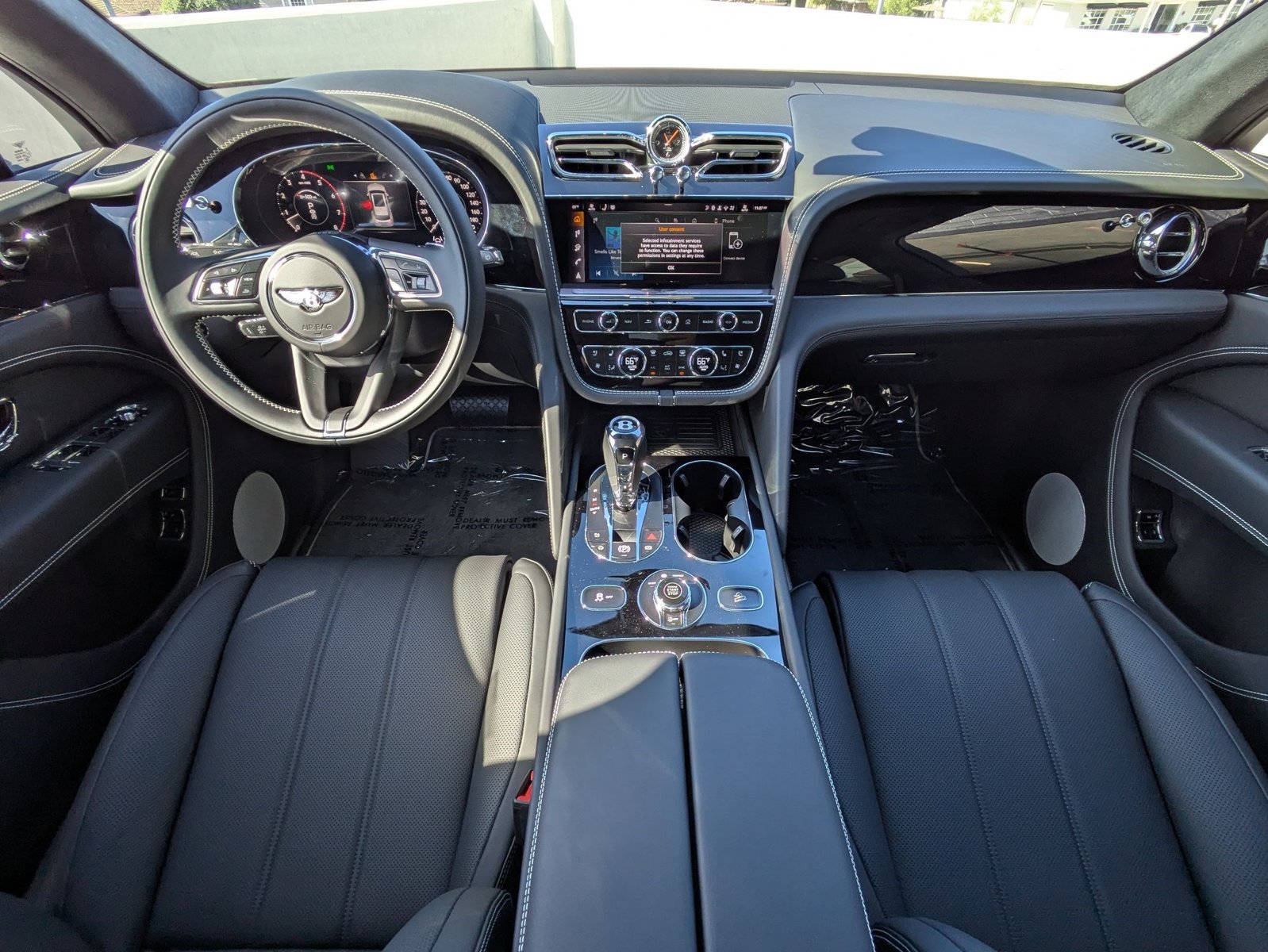 Certified 2025 Bentley Bentayga AWD/4WD image 4