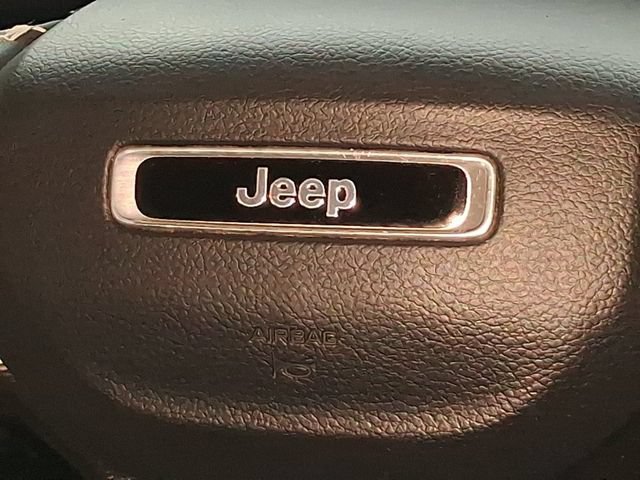 Used 2023 Jeep Grand Cherokee L Altitude AWD/4WD image 13