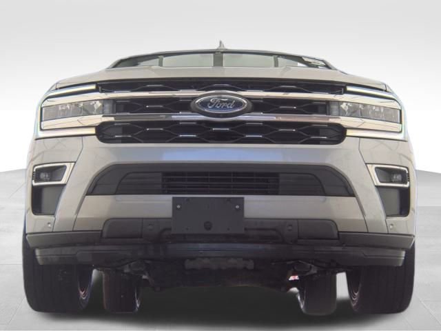 Used 2024 Ford Expedition Limited image 3