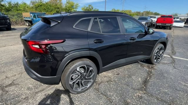 New 2026 Chevrolet Trax RS w/ Sunroof Package FWD image 2