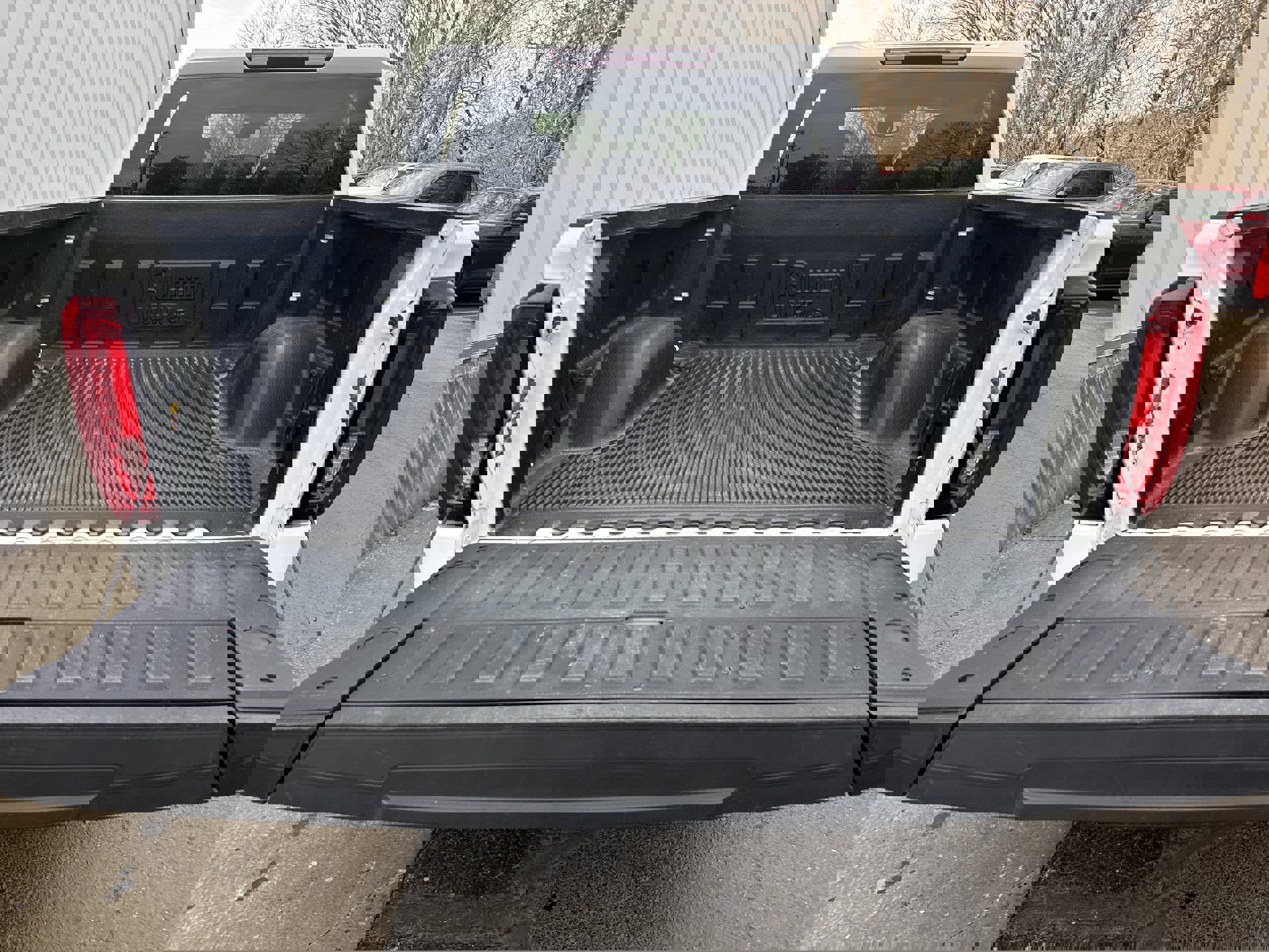 Used 2025 GMC Sierra 1500 SLT image 11