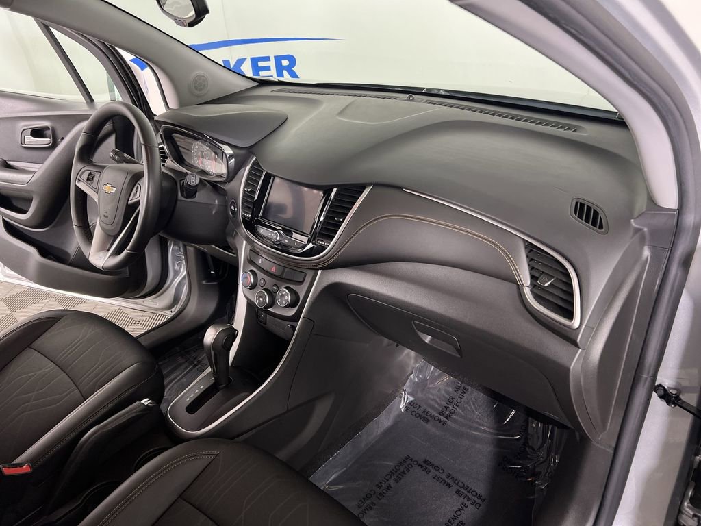Used 2022 Chevrolet Trax LT w/ LT Convenience Package image 28