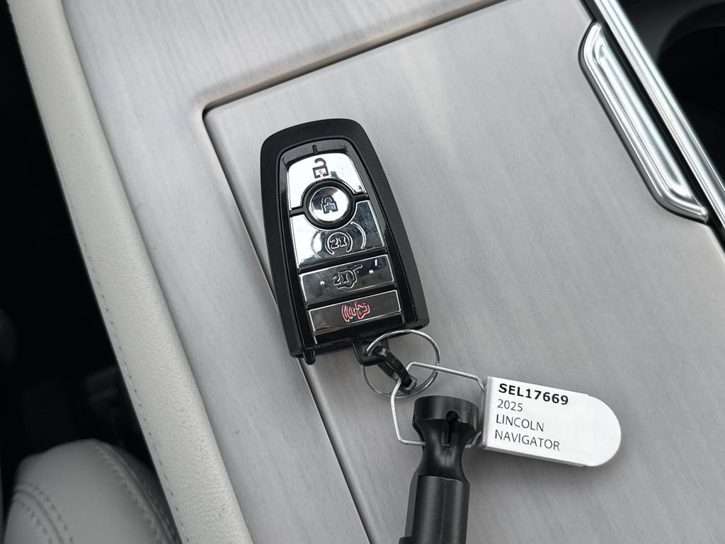 New 2025 Lincoln Navigator L Reserve AWD/4WD image 29