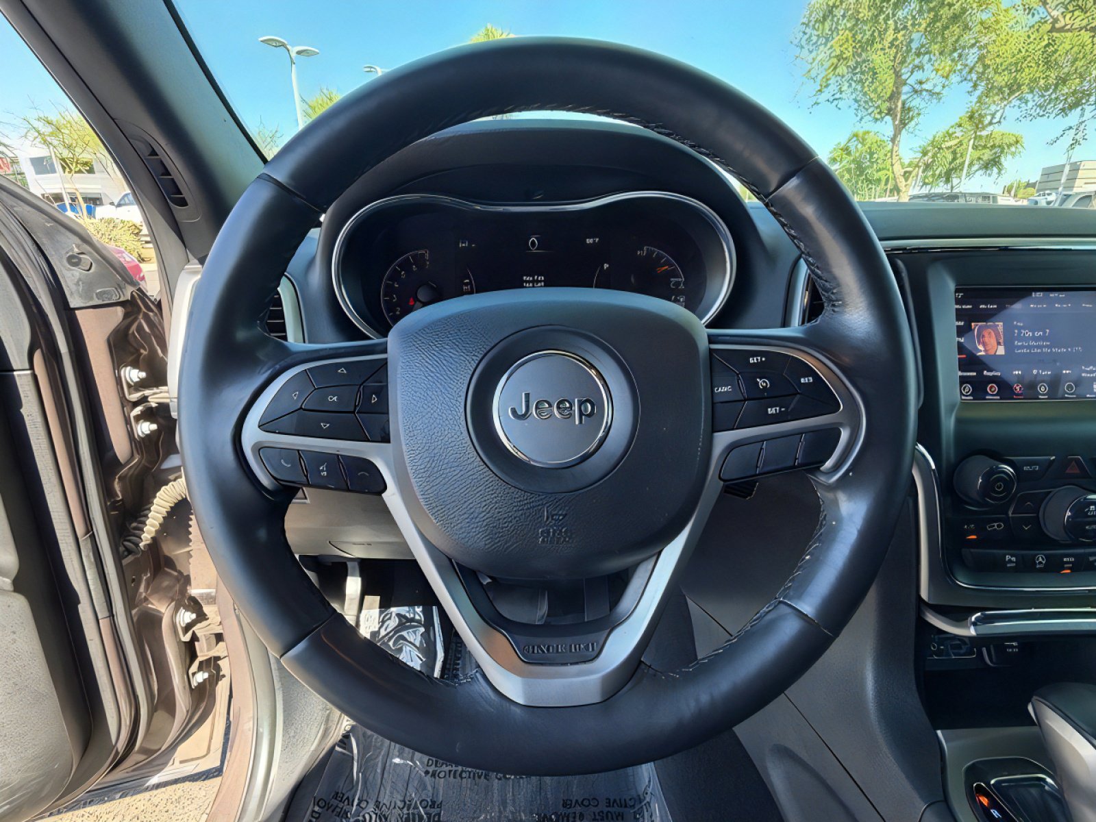 Used 2020 Jeep Grand Cherokee Laredo image 18